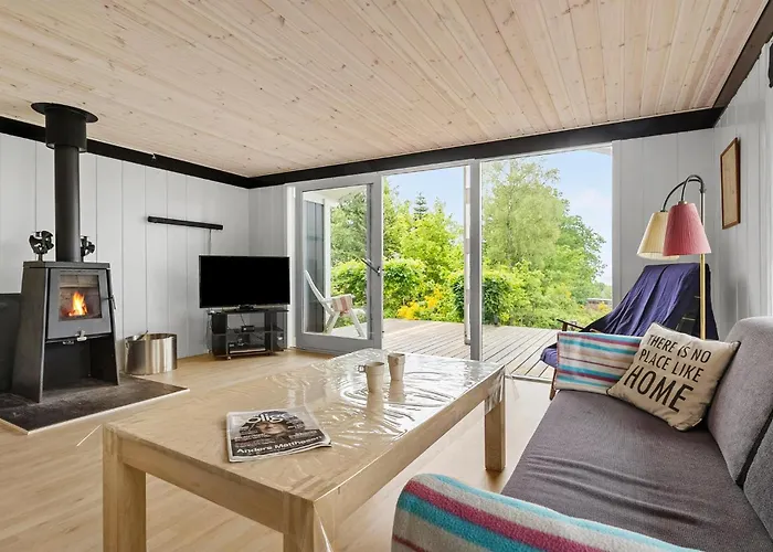2 Bedroom Pet Friendly In Holiday home Knebel